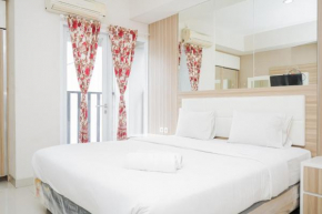 Simply Strategic and Comfy Studio Paramount Skyline Apartment By Travelio